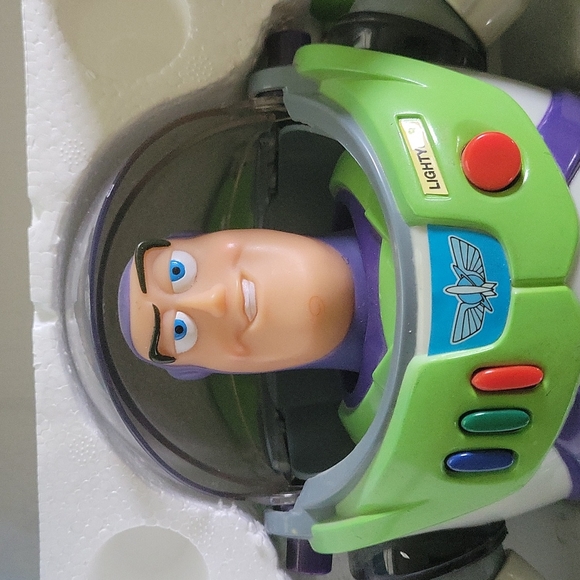 Buzz Lightyear Ultimate Talking Action Figure - Picture 8 of 15